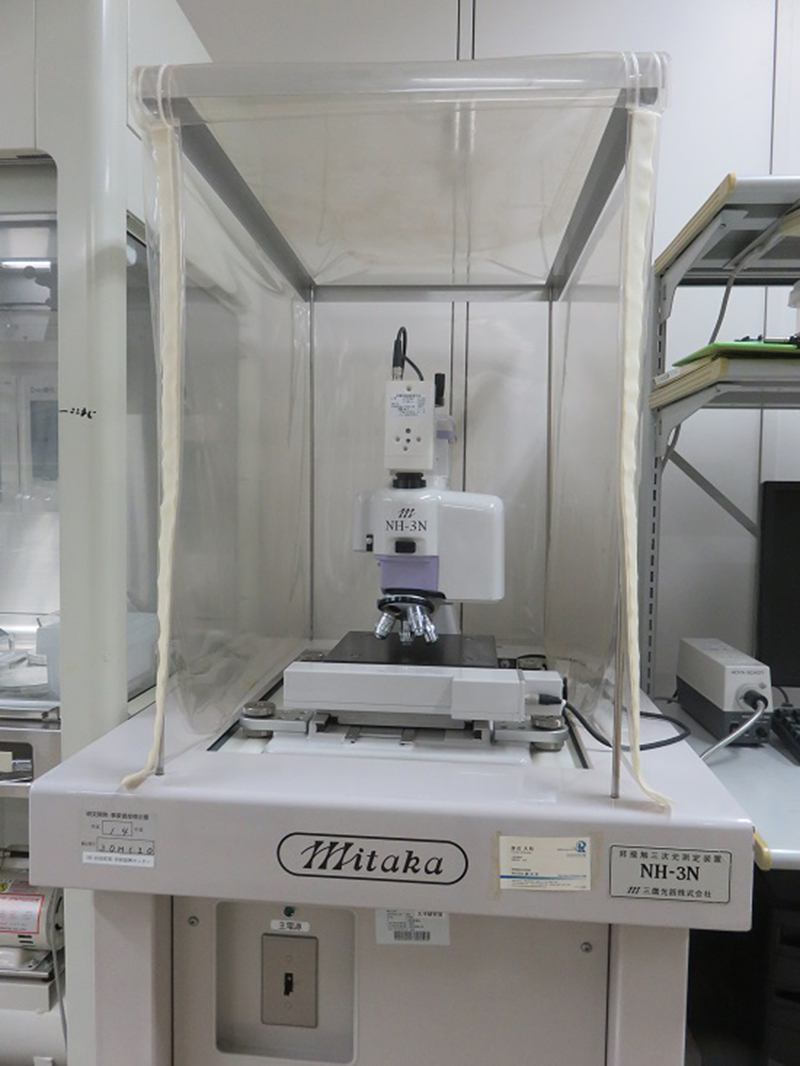 レーザー式非接触三次元形状測定器