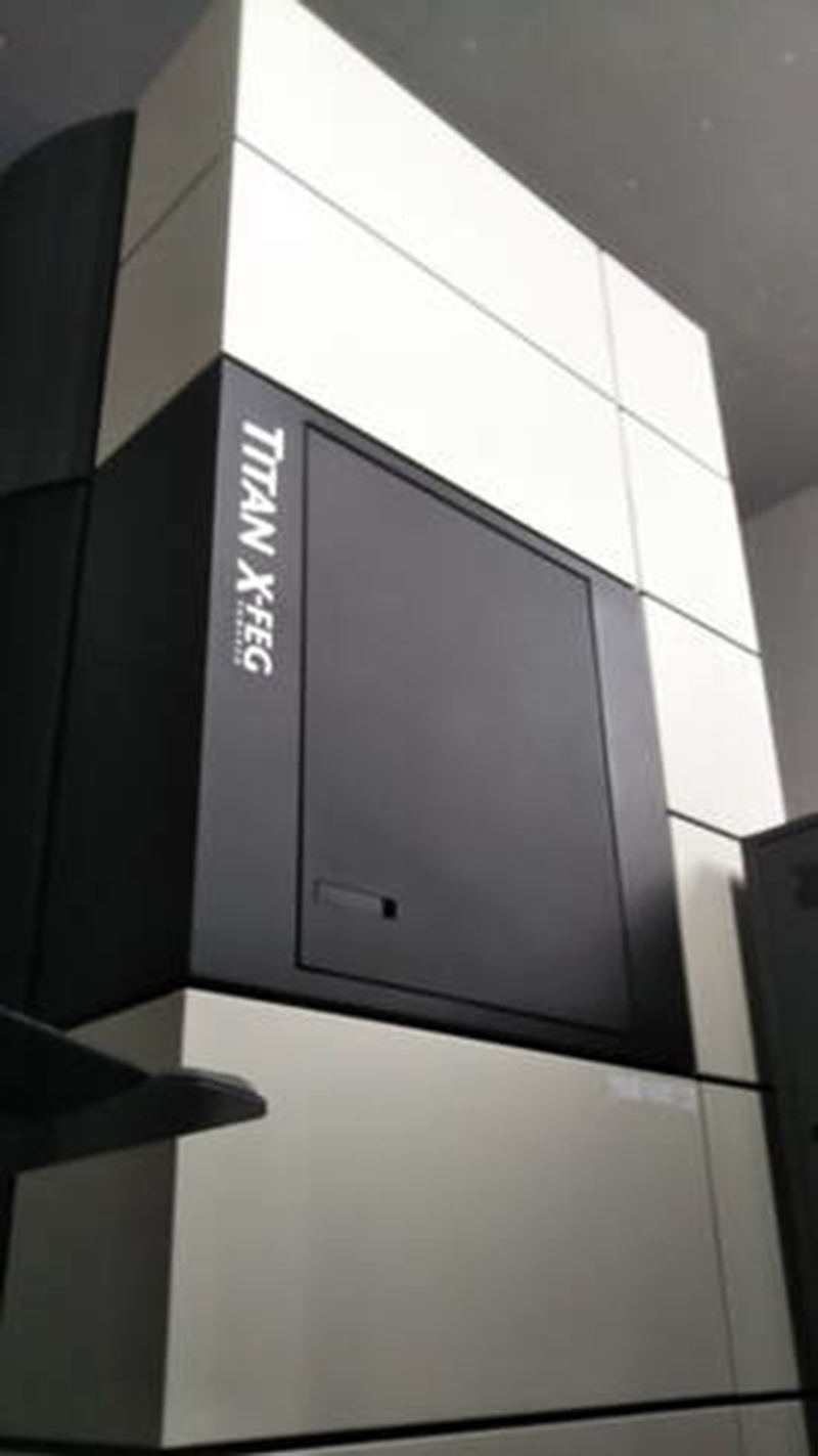 三次元原子分解能透過電子顕微鏡