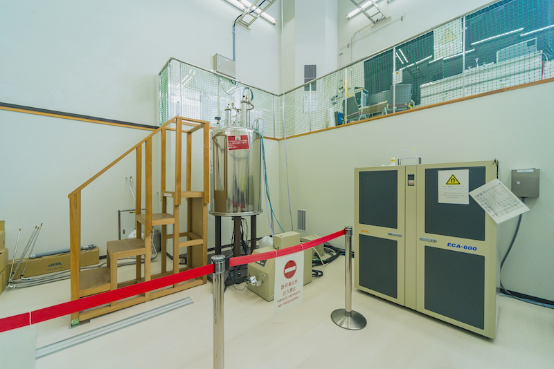 600MHz NMR